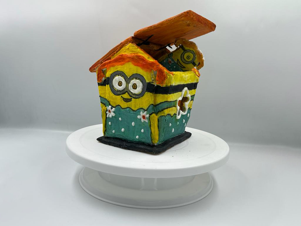 The-Yellow- Sweethear-front-open Gingerbred The Yellow Sweethear